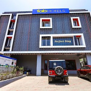 Fabhotel Perfect Stays - Near Chrompet Railway Station
